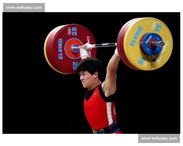 举重比赛中的较量比拼比的不是力量而是技巧,彰显力量与智慧的完美结合 举重比赛中的较量比拼比的不是力量而是技巧,彰显力量与智慧的完美结合